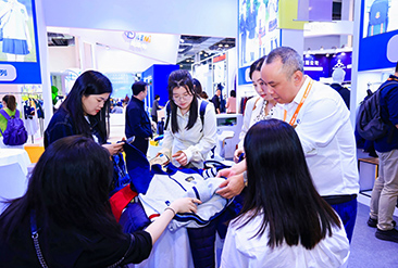 上海校服园服展现场活动图1