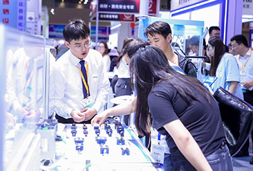 武汉光博会现场活动图5