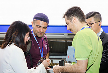 上海电子工厂设施展现场活动图2